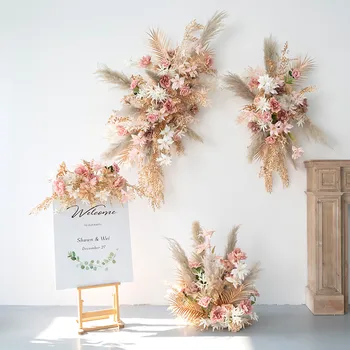 Vestuvių dekoravimas kelias veda dirbtinių gėlių eilės sveiki kortelės kūrybinės fotografijos rekvizitai namų durų kampe girliandą gėlių kamuolys